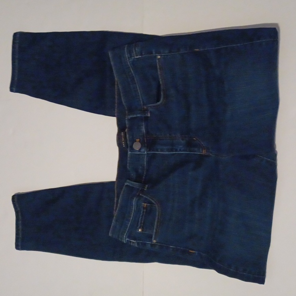 Ann Taylor "THE SKINNY" SZ.12. Dark Wash.Rise 11". L.27 Inches. Excellent Shape!